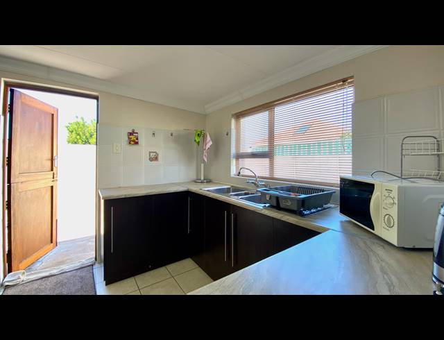 4 BEDROOM HOUSE FOR SALE IN PORT OWEN
